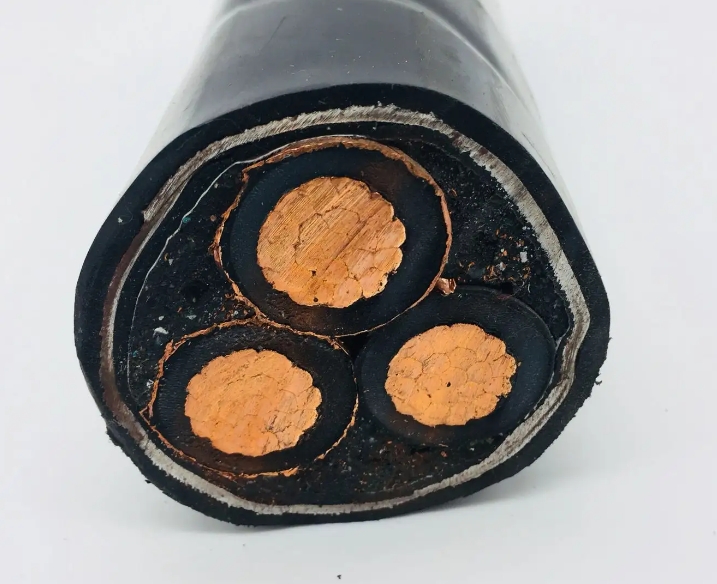 架空絕緣線多用于遠(yuǎn)距離電流傳輸、城市供電、工程工地供電等領(lǐng)域.jpg